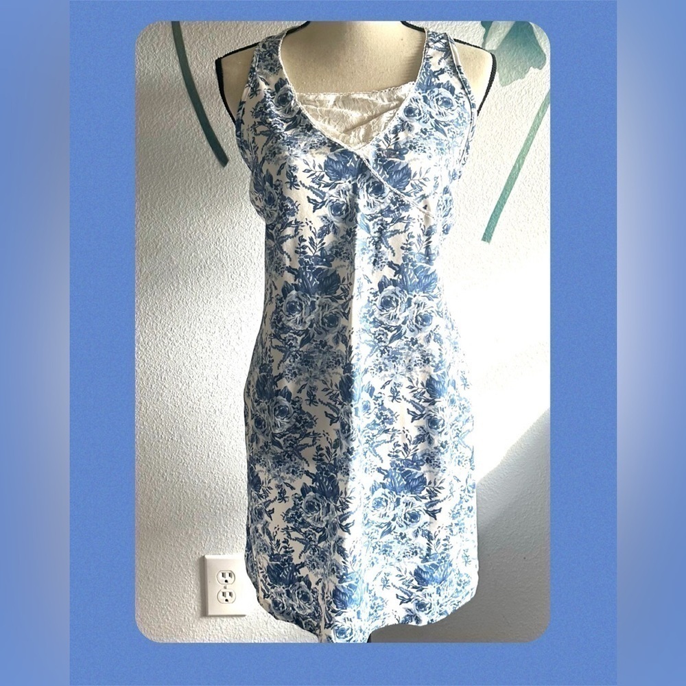 NWT Halter dress, blue/white floral M/L